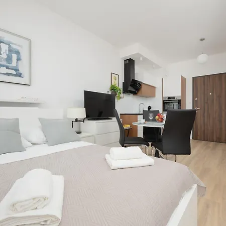 Sarmacka 27 3-close To Medicover And Paley