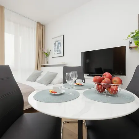 Appartement Sarmacka 27 3-close To Medicover And Paley