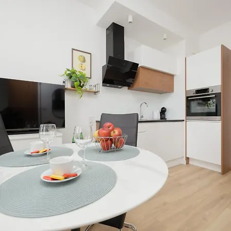 Sarmacka 27 3-close To Medicover And Paley